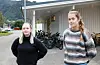 Ella Aabø Hansen (til venstre) har vore med i ungdomsrådet, Ingrid Fatnes er nyvalt medlem i det nye ungdomsrådet. Bildet av jentene er tatt i samband med ein nyhetsartikkeln hausten 2022. Arkivfoto.