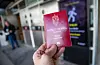 Mange skal skaffe seg nytt pass før sommaren, og politiet oppfordrar dei som ikkje treng pass, til å vente med å få seg nytt.