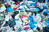 Store mengder plast hamnar i havet kvart år. Etter det forskarar har kalkulert ut, kjem det berre til å bli meir og meir.