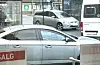 Dagleg ser dei tilsette på Intersport sjåførar som anten ignorerar eller ikkje forstår reglane i krysset mellom Skulegata og fylkesvegen. For ordens skuld: Her er det kun den grå bilen lengst bak i bildet som bryt reglane og køyrer mot den påbodne køyreretninga.