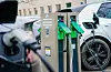 Det vert stadig fleire elbilar på norske vegar. Om lag 8 av 10 nye bilar som vert kjøpte i Noreg er no elbilar.