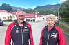 Jon Ove Mehus og Ellen Marie Saua håpar unge og vaksne tar utfordringa og blir med på løpsfesten i Saudasjøen i solskinet på laurdag. – Dette blir sosialt og kjekt, lovar dei.