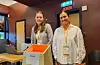 Førehandsstemming er enklare enn før. Funksjonær Ingrid Fatnes (venstre) og valansvarleg i Sauda, Marte Handeland, er klare for å ta mot dei som kjem.