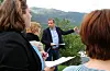 Sauda kommune nærmar seg slutten av forhandlingane med fylkesmannen. Fylkesmannen godkjenner mykje av næringsarealet, ein del av det nye bustadarealet og er på glid når det gjeld nye hyttefelt i Sauda. Ordførar Asbjørn Birkeland opplyser at kommunen nå prøver å få aksept for 650 nye hytter i staden for 1000 nye.