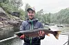 Vegard Bakka Lunde fekk denne laksen på 6,35 kilo ved Kastfoss i Storelva søndag ettermiddag.