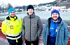 Kommunen har spart store pengar på å stenge oppvarminga på stadion i vinter. No er ei ny løysing på plass. Frå venstre: Einingsleiar bygg og reinhald i Sauda kommune, Roger Birkeland, dagleg leiar i Sauda Energi, Ørjan Vikedal og dagleg leiar i Sauda Idrettslag, Kristoffer Birkeland.