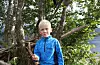 Leon (5) skulle bare hjelpa ein kompis som hadde funne noko rart på stranda. – Og så opna eg den, men så glapp eg den og stakk meg, forklarer han.