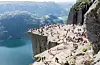 Det er sett ny besøksrekord på Preikestolen. Så langt i år har rundt 348.000 personar tekne turen opp, og endå fleire blir det før året er omme. Den førre rekorden var 331.000 besøkande i 2019. F