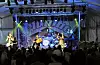 Det er som regel god stemning og høgt lydnivå i teltet under Saudadagane-konsertane. Her er det bandet Plumbo som er i aksjon under Saudadagane i 2014.