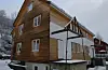 Gjenoppbygginga av ein tomannsbustad i Brekkeveien i Åbøbyen har verken gått etter planen eller følgd planen.