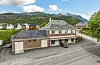 Gamle Grand Kolonial er lagt ut for sal med ei prisantyding på 3,5 millionar kroner.
