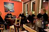 Ingolf Risvoll (til venstre) og Alf Jostein Wormestrand Årthun (til høgre) har vore blant dei ivrigaste deltakarane på Grøn kafè. På bildet er også Andrew Holmes, Jan Alne og Torfinn Opheim.