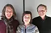 SAMAN OM KONSERT: Saudapatriotane Nils Kristen Herheim, Rønnaug Foss Alsvik og Kjartan Fløgstad står saman på kinosal-scenen måndag 10. april. Bildet er tatt under øving i Stavanger i mars. (Foto: Privat)