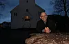 Pensjonist Arild Markussen gjer comeback som prest i jula, og har leia både skulegudstenesta og ei gravferd før han leier gudstenesta i Saudasjøen kapell på julaftan ettermiddag.
