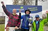 Svein Ilstad vann overlegent minigolfturneringa i dag, fredag, med sine 48 slag. Alf Ole Johnsen (til venstre) og Jonn Ove Olsen tok delt tredjeplass. Andreplassvinnar Johannes Rød stakk før premieutdelinga.