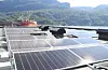 Solcelle-salet skyt i vêretID: 18062446NPKData frå NVE viser at det allereie er installert dobbelt så mykje solceller i Noreg i år som i fjor. Solenergiklyngja trur vi vil får ei tredobling, før året er omme.Det skriv Teknisk Ukeblad (TU).– Tredobling av marknaden for solkraft i Noreg vitnar om at nordmenn har vakna. Total akkumulert kapasitet for solkraft i Noreg vil då ved årsskiftet liggje på mellom 290 og 300 MWp, seier Trine Kopstad Berntsen, direktør i Solenergiklyngen, til TU.Tal frå NVE stadfestar trenden. Dei første ti månadene i år er det installert 118,7 MW solenergi. Det er rekord i seg sjølv.Ifølgje det tyske analysebyrået EUPD er det dei store anlegga på næringsbygg som dreg marknaden. Byrået meiner det vil bli installert heile 61 MW store solcelleanlegg i Noreg i år. Store anlegg er då definert som større enn 500 kW. Vidare ventar EUPD at det blir installert 48 MW med mellomstore anlegg (mellom 10 kW og 500 kW) og 36,4 MW som små anlegg på privatbustader. Tala stemmer godt overeins med dei frå NVE og Elhub som viser at det er installert rundt 30 MWp solenergi på privatbustader.(NPK)kjell.asmund.sunde@npk.noBilete: r381fJWspcsData frå NVE viser at det allereie er installert dobbelt så mykje solceller i Noreg i år som i fjor. Solenergiklyngja trur vi vil får ei tredobling, før året er omme.