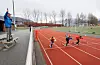 Marit Iversflaten Sivle, Erle Vatne, Hanna Rolfsen fekk starthjelp frå autorisert startar Rolf Haugsvær under det lokale friidrettsstemnet på Sauda stadion fredag og laurdag.