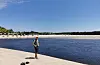 Vi storkoser oss i et behagelig klima med over 30 grader om dagene, men heldigvis blåser en frisk og god vind over byen.