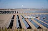 Solkraftanlegg kan legge band på store areal. Her det gigantiske solkraftverket Gansu Dunhuang Solar Park i Kina, som er det største i verda.