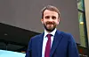 Næringsminister Jan Christian Vestre besøkte Sauda tysdag. Han skildrar besøket som inspirerande, og vedgår at regjeringa har fått utfordringar dei må ta tak i, for å stimulere etableringar av grøn industri.