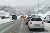 Dirigering av trafikken tysdag føremiddag over Nesbrua.