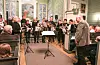 Tidlegare korpsmusikarar har klart å halde liv i korpsmiljøet i Sauda. 17. mai vil dei bidra med korpsmusikk i sentrum. Bildet er frå julekonserten andre søndag i advent i Sauda kyrkje. Foto: Frank Waal.