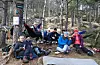 Ein liten skål for middagen (i rabarbrasaft)! Bak frå venstre sit Amalie Grønningen, Tove Sissel Grønningen, Terje Grønningen, Åse Marie Egeland Aarthun og Kjetil Aarthun. Framme frå venstre: Tone Brandeggen, Anna Brandeggen, Renate Helle Rokås og Bente Årthun.