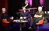 Nils Kristen Herheim stilte med band, koristar og gjester i Folkets Hus laurdag kveld.