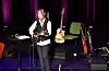 Nils Kristen Herheim stilte med band, koristar og gjester i Folkets Hus laurdag kveld.