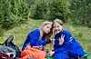 Anne Sigrid og Sofie slappar av etter sine løp.