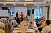 Petra Widorsk-Kizmann ble ønsket velkommen som medlem i Sauda og omegn Zontaklubb. Klubbleder Tora Hellerdal Fosstveit overrakte klubbnåla sammen med en gul blomst.