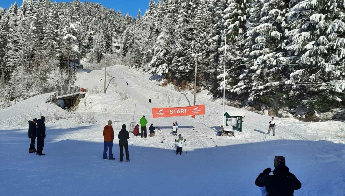 Nysnø og strålande flott ski-vêr for dei 30 unge løparane